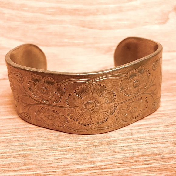 Salisbury Pewter Jewelry - October Beautiful Unisex Salisbury Pewter Adjustable Floral Design Cuff Bracelet